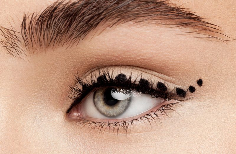 how to apply liquid eyeliner 
